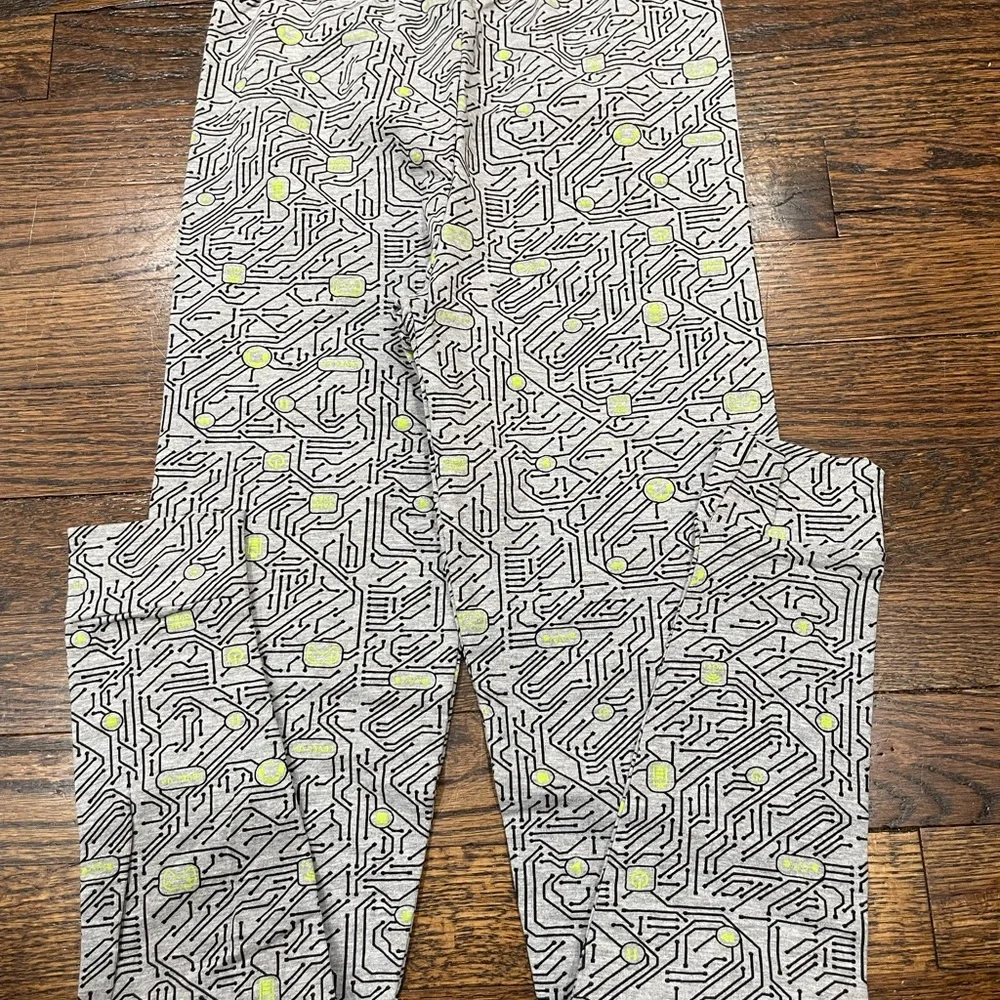 Girls 2 pajamas pants bundle green and gray size 10